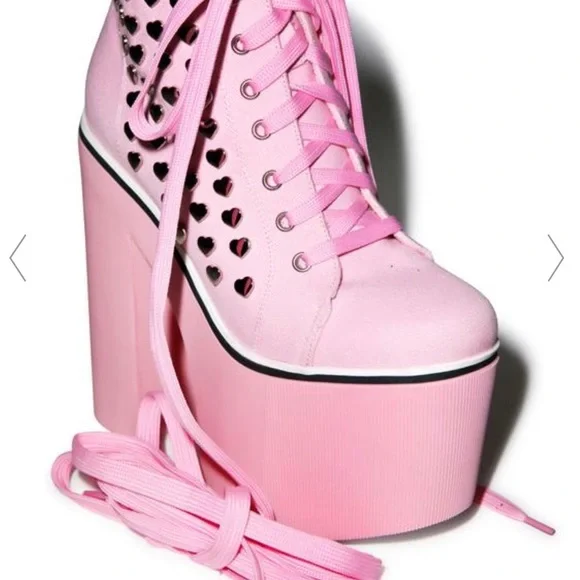 SugarBaby Kawaii Sweet Street Platforms NWB Size 9 Dolls Kill Pink Stud - Picture 4 of 7